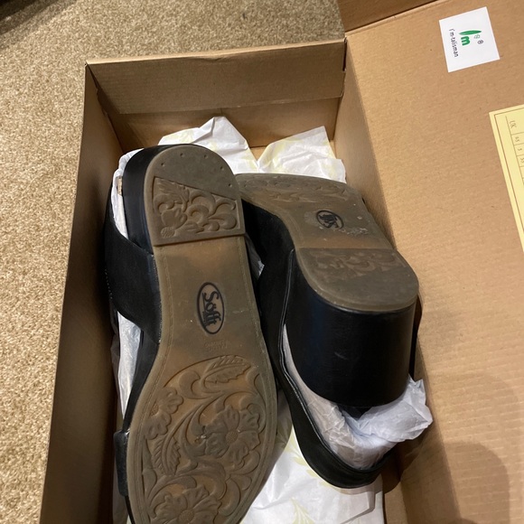 Sofft Vaya Black Sandals - Picture 8 of 8